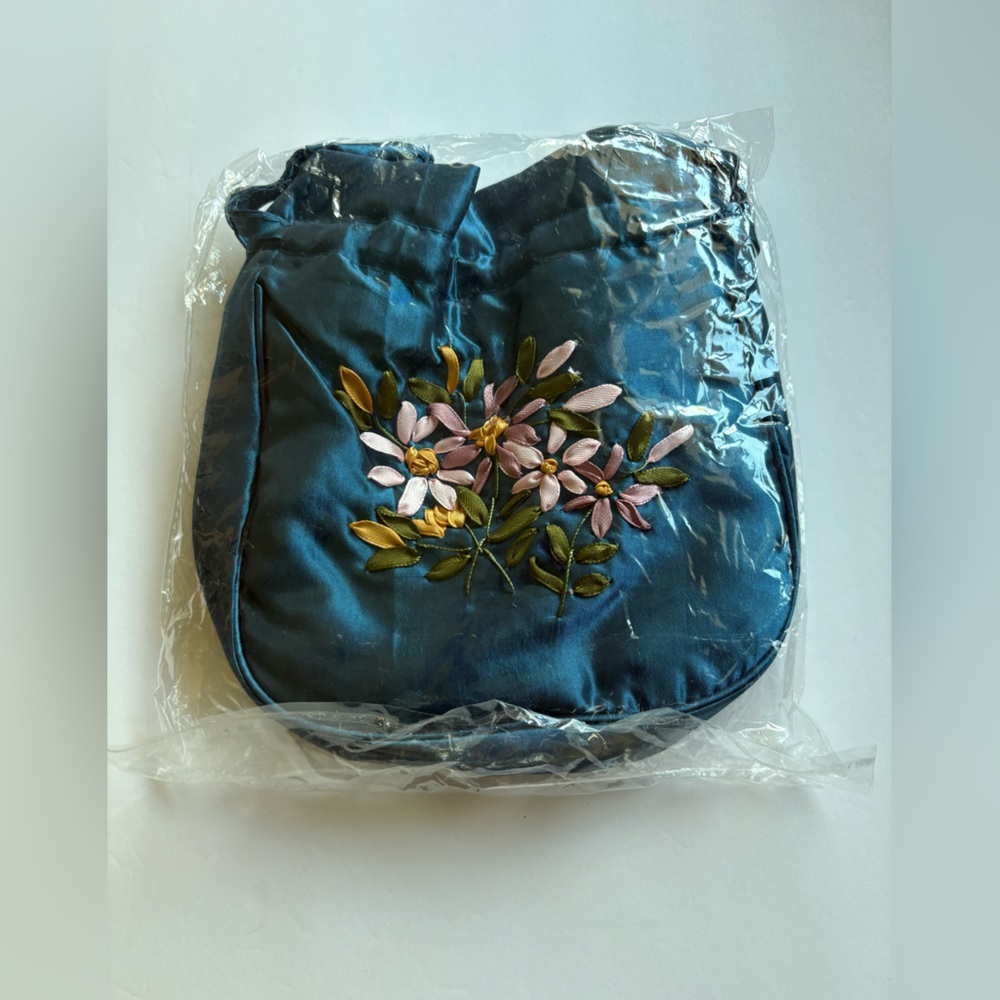 Chic Floral Embroidered Satin Mini tote Bag - Picture 10 of 10